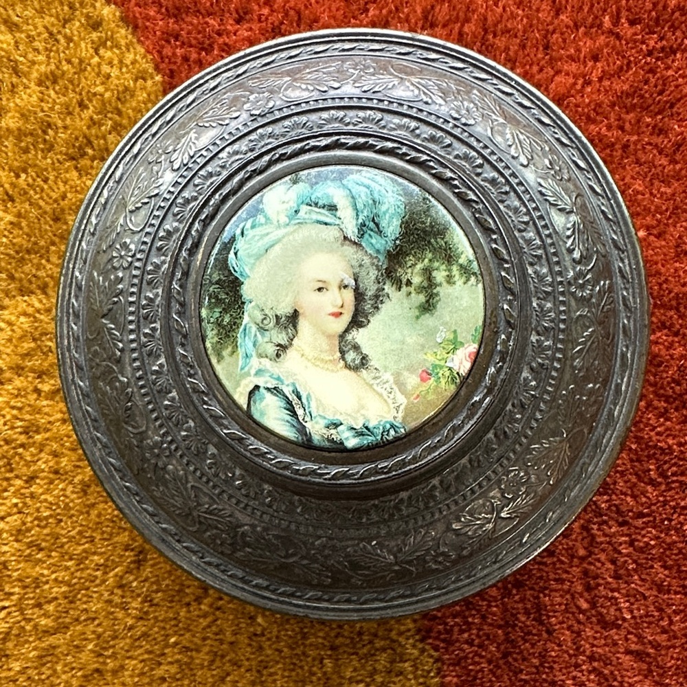 Rare vintage powder tin